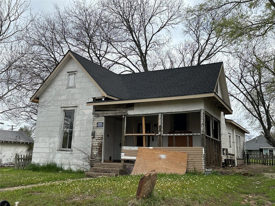 225 W Monterey St, Denison, TX 75020 - photo 1