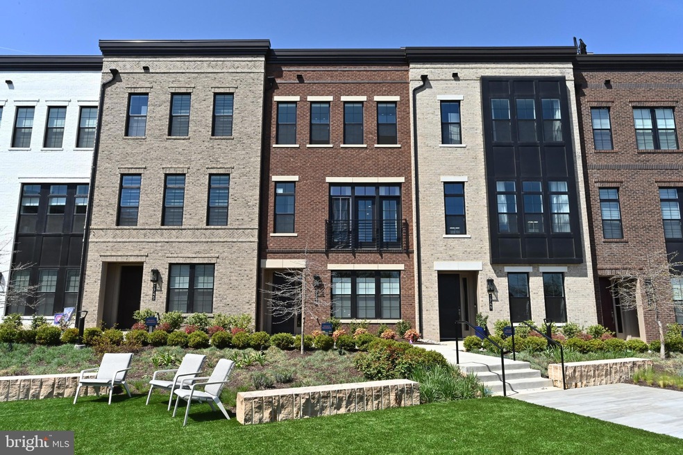 1747 McKenna Point Dr unit 2704, McLean, VA 22102 - photo 1