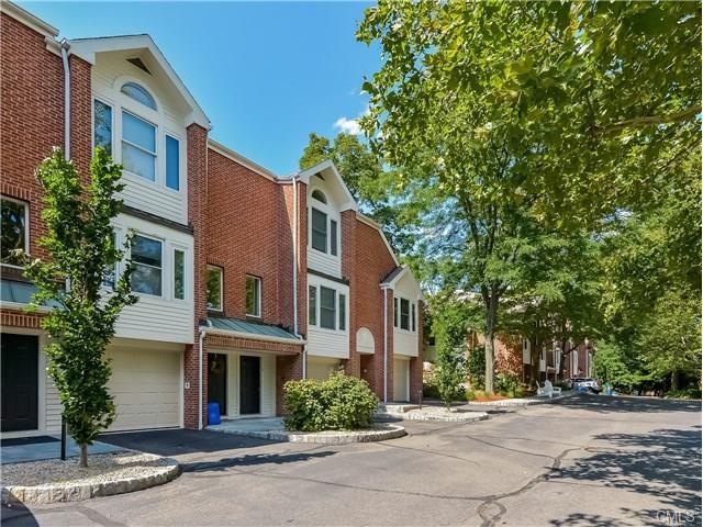 9 Pine Brook Ln unit 9, Darien, CT 06820 - photo 1