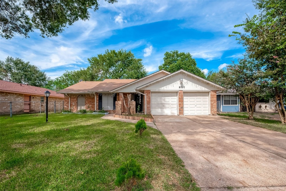 8707 Brackley Ln, Houston, TX 77088 - photo 1