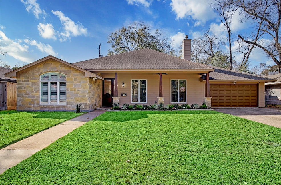 1327 Neeley Dr, Houston, TX 77055 - photo 1