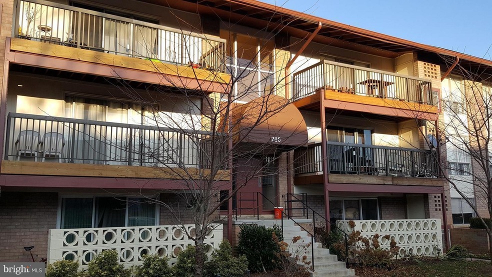 200 Park Terrace Ct SE unit 3, Vienna, VA 22180 - photo 1