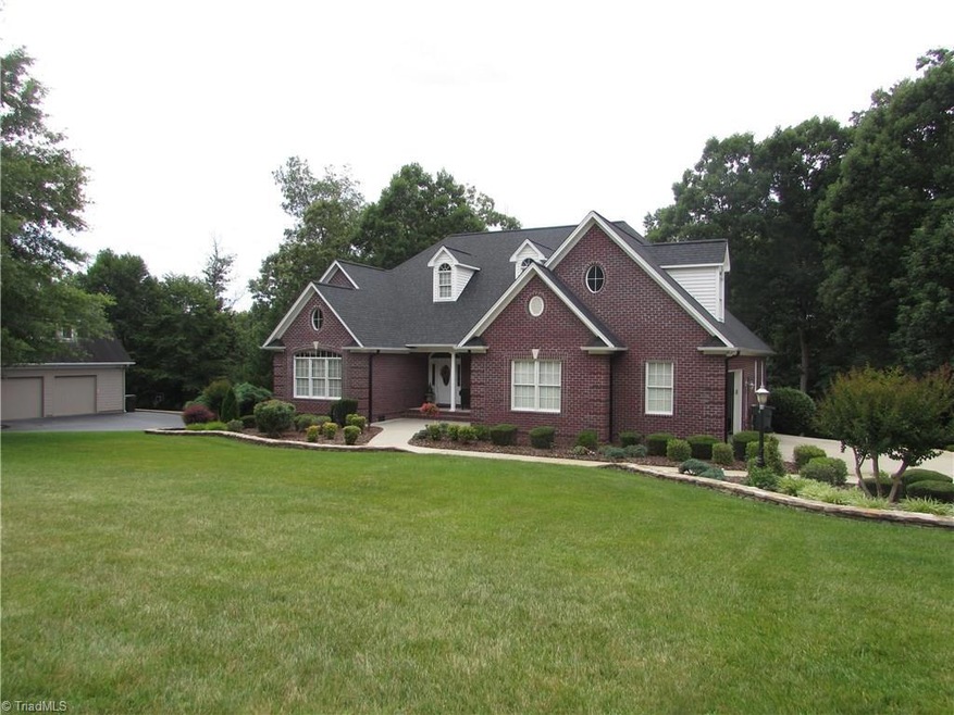 1059 Anns Ct, Asheboro, NC 27205 - photo 1