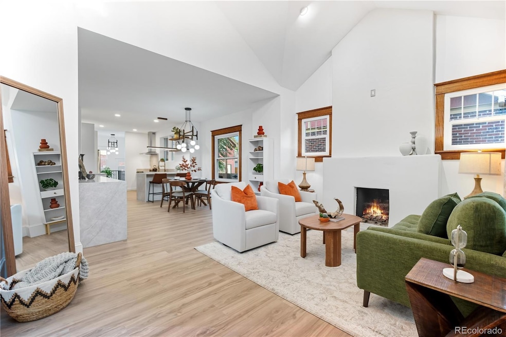 For Sale $878,900 • Co-Listing Agent