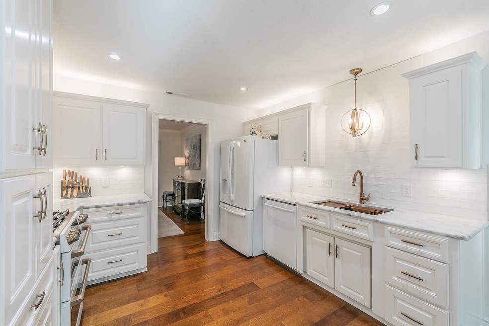 For Sale $699,900 • Co-Listing Agent