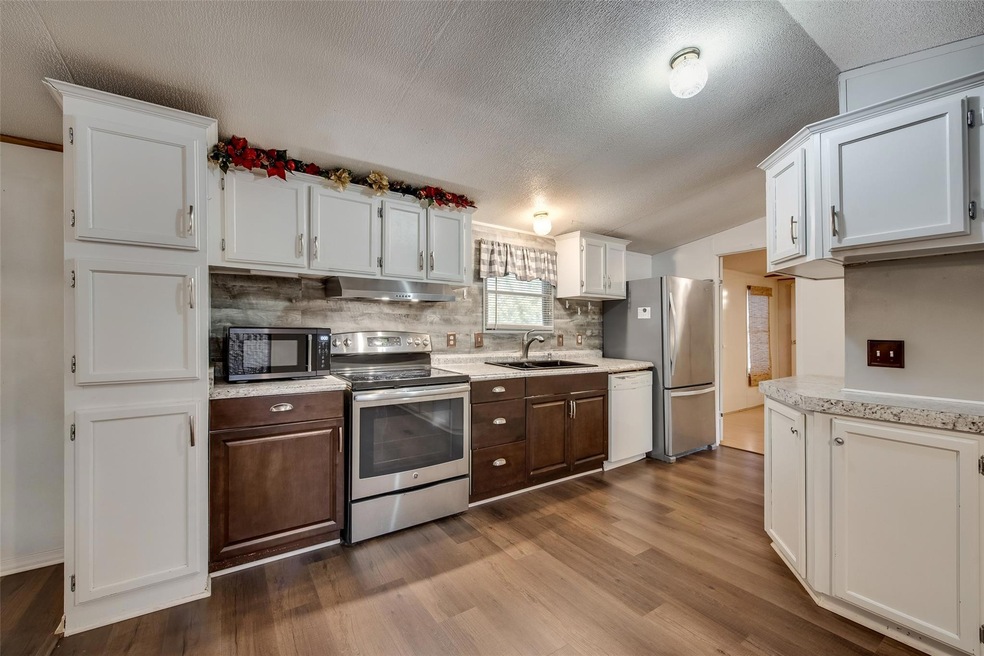 2115 Wren Ct, Cleburne, TX 76031 - photo 1