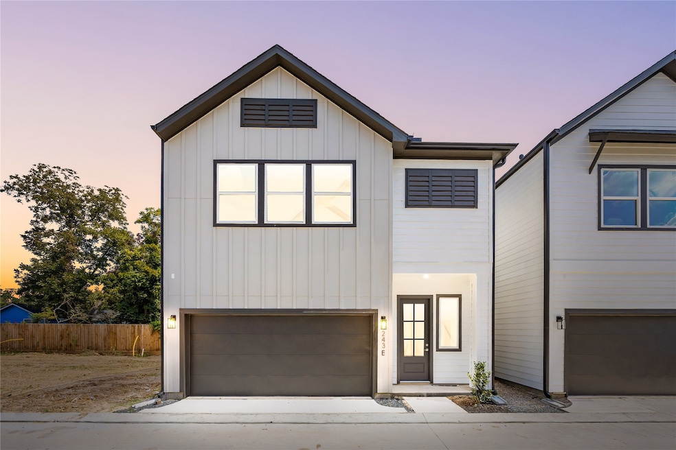 243 Rebecca St unit E, Houston, TX 77022 - photo 1