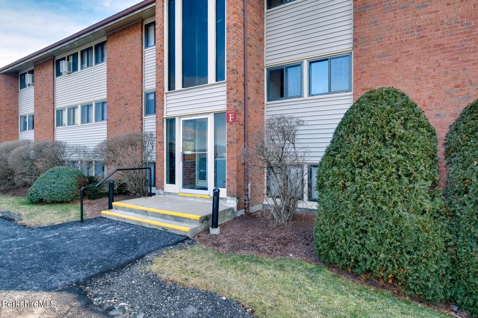 Stratton Hills F  Entry
