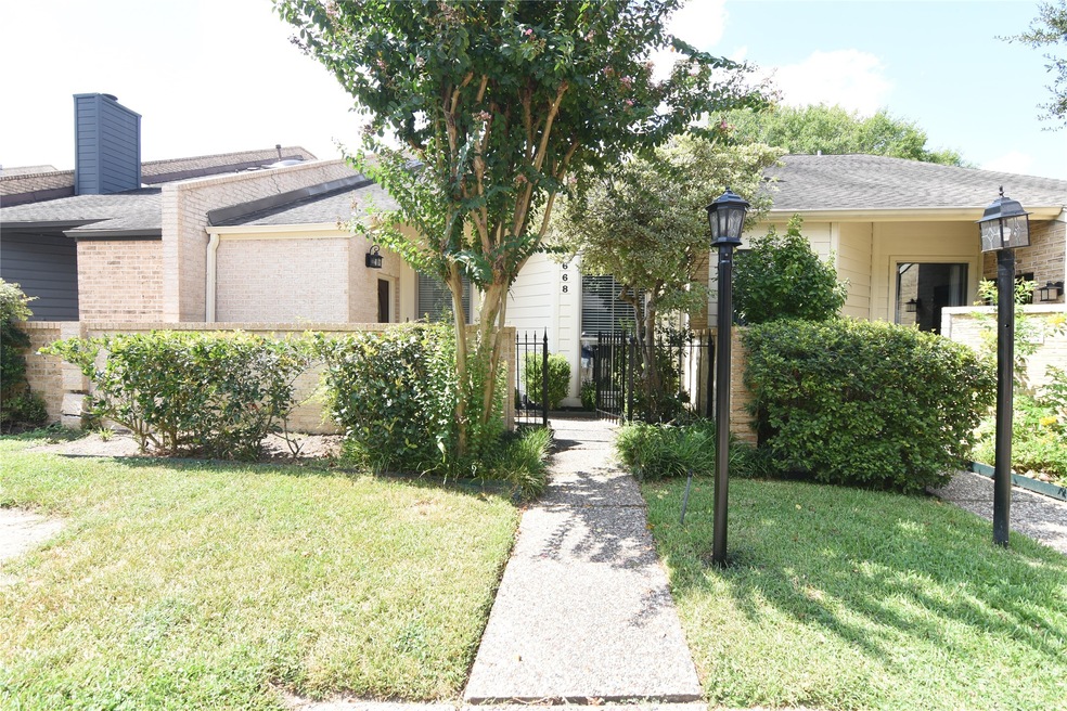 9668 Longmont Dr, Houston, TX 77063 - photo 1