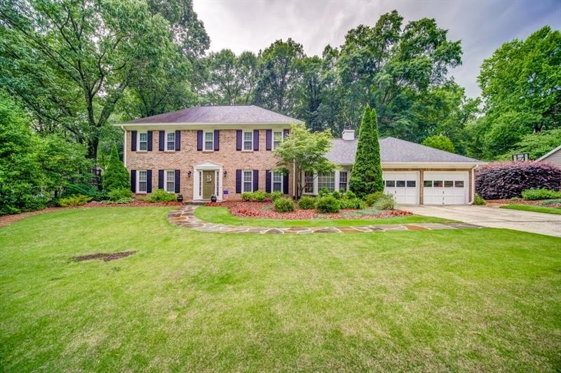 4 bedroom 3 bathroom brick beauty in Somerset!