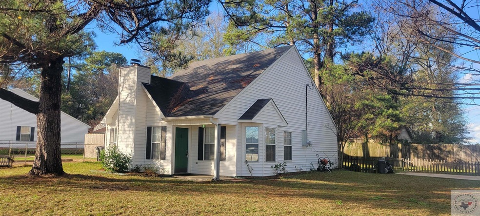 933 Arizona Ave, Wake Village, TX 75501 - photo 1