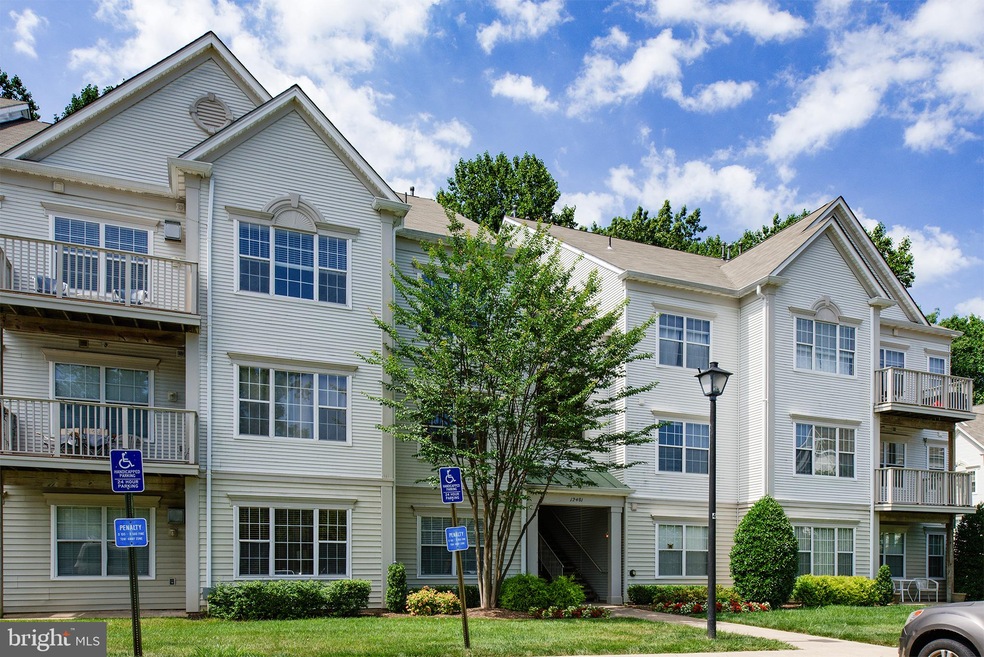 12481 Hayes Ct unit 301, Fairfax, VA 22033 - photo 1