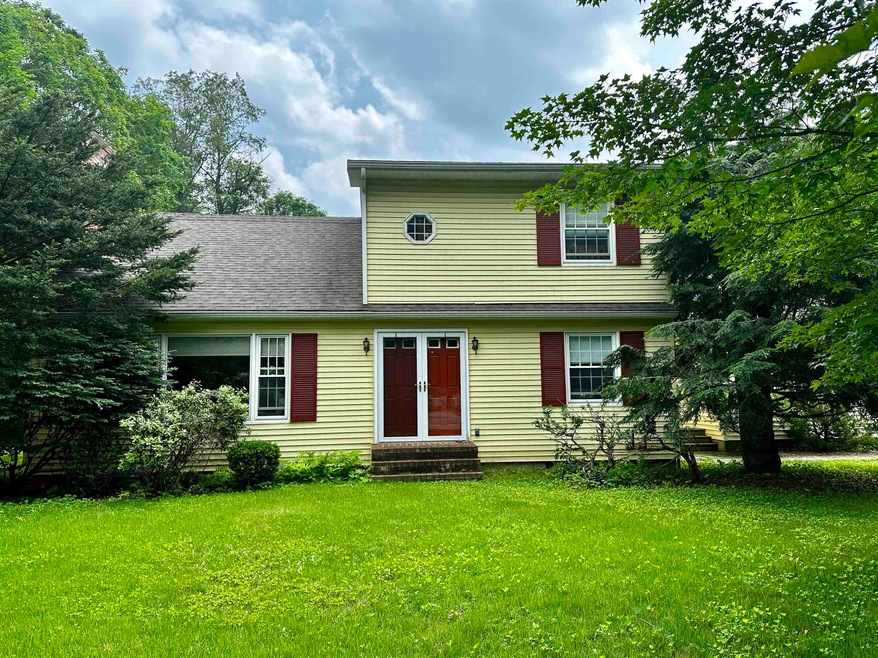 59 Raymond Cir, White River Junction, VT 05001 - photo 1