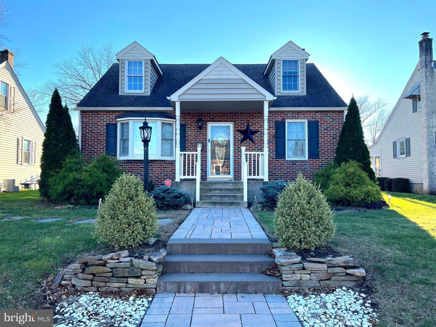 22 W 10th St, Pottstown, PA 19464 - photo 1