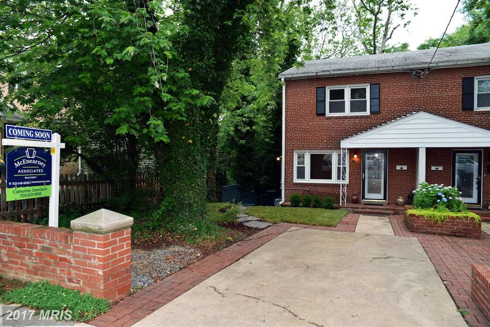 23 W Taylor Run Pkwy, Alexandria, VA 22314 - photo 1
