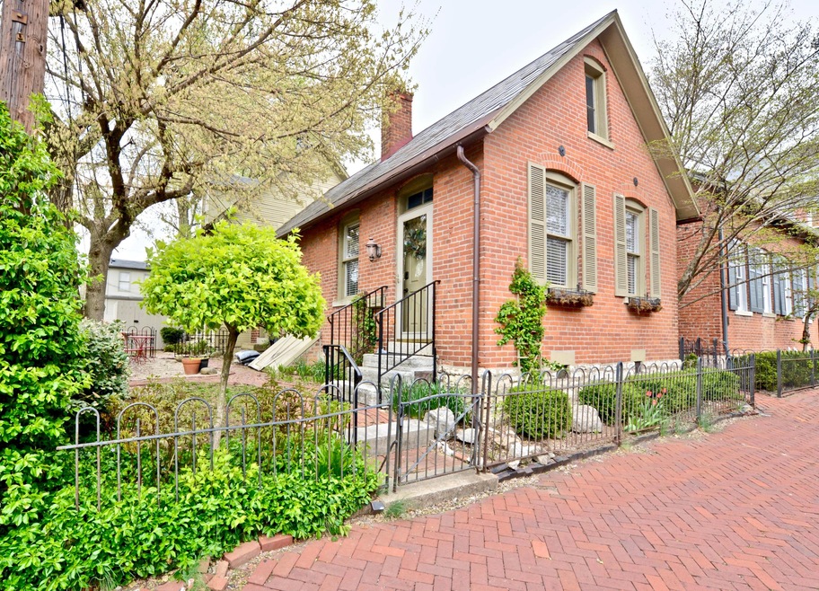 296 E Beck St unit 298, Columbus, OH 43206 - photo 1