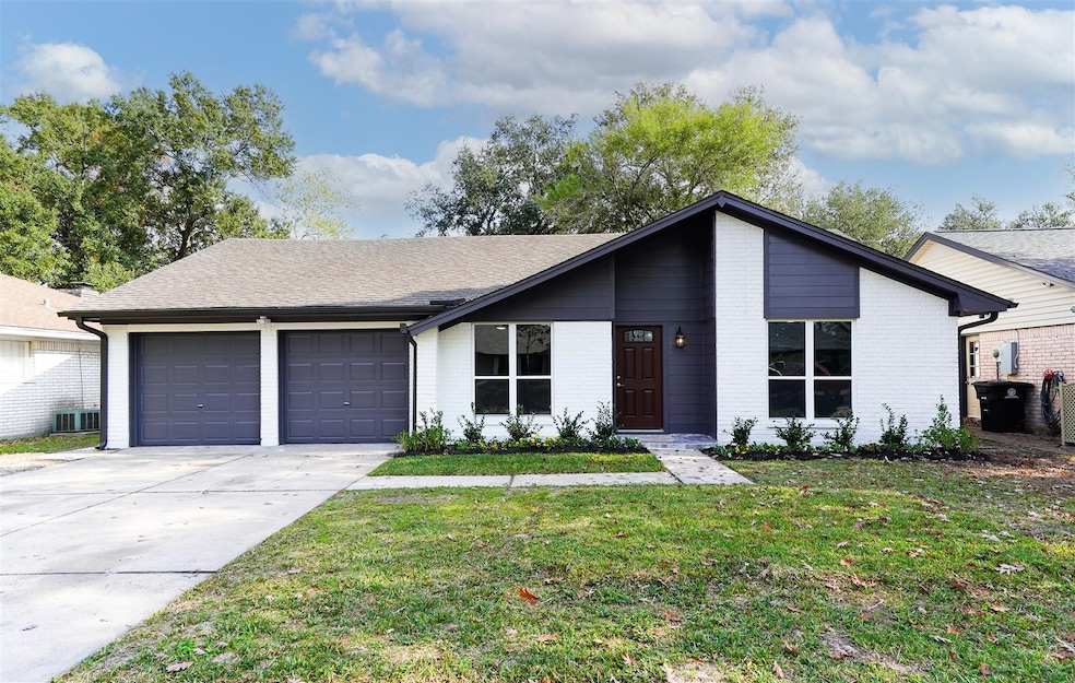 8810 Twisting Vine Ln, Houston, TX 77040 - photo 1