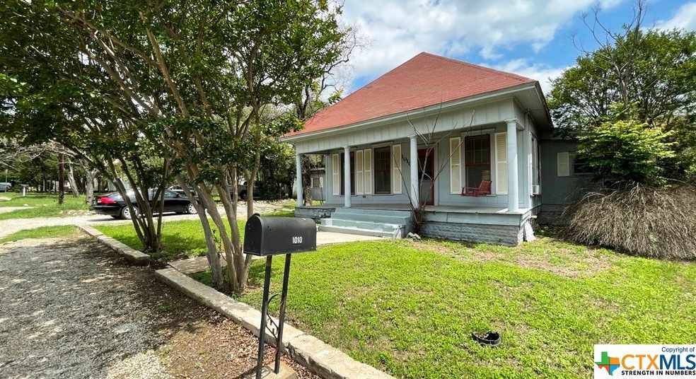 1010 Chestnut St, San Marcos, TX 78666 - photo 1