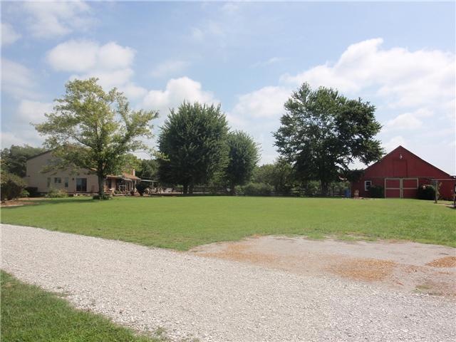 Welcome To The Farm....1955 CCC Rd - Dickson, TN