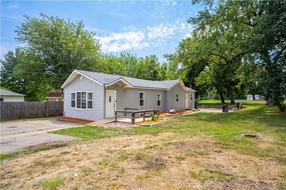 3017 E Douglas Ave, Des Moines, IA 50317 - photo 1