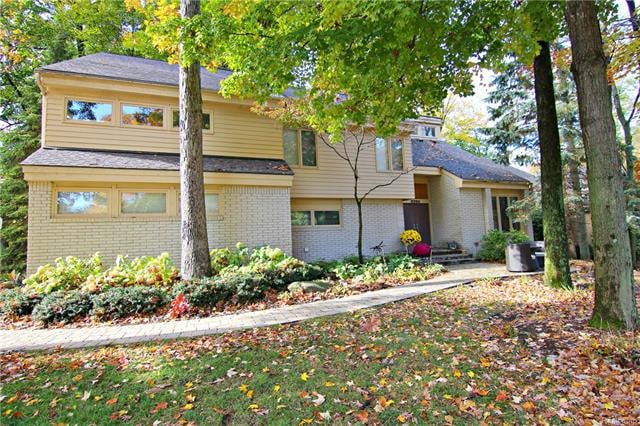 Welcome to 2384 Jakewood Dr!