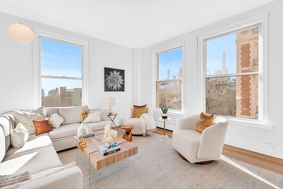 Warwick Arms unit 7 D, New York, NY 10024 - photo 1