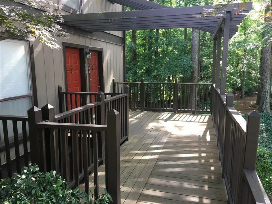 End unit next to beautiful nature area