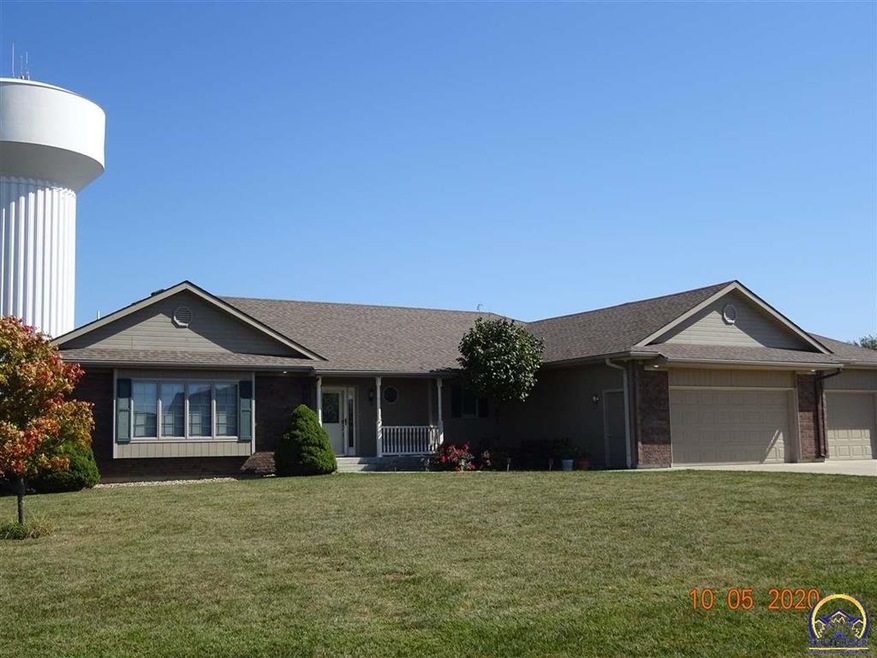 7722 SW 17th St, Topeka, KS 66615 - photo 1