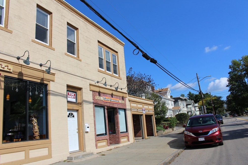 661 Watertown St unit 2, Newtonville, MA 02460 - photo 1