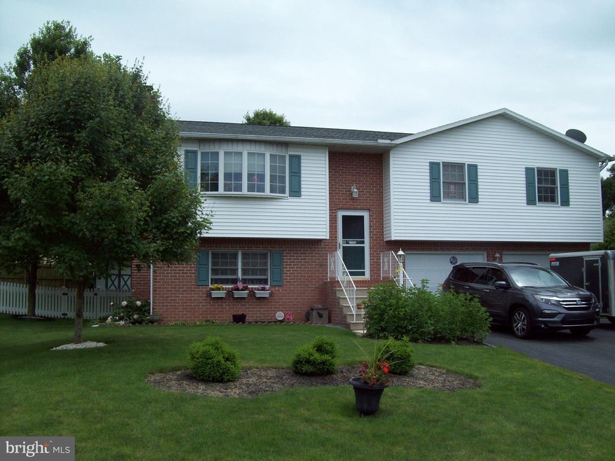 2818 Fillmore Dr, Chambersburg, PA 17201 - photo 1