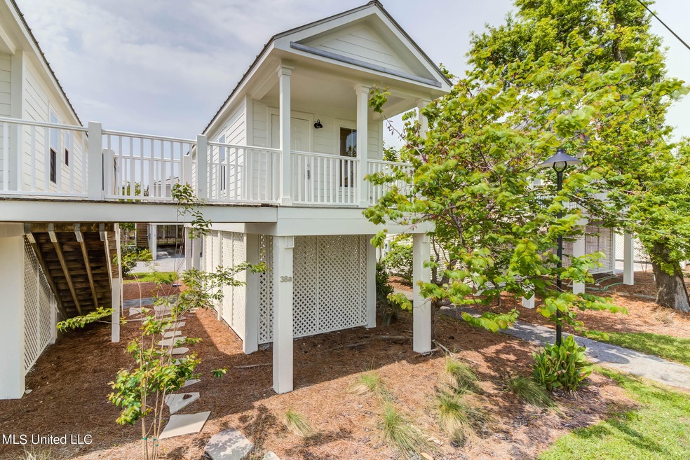 215 E 2nd St (32)