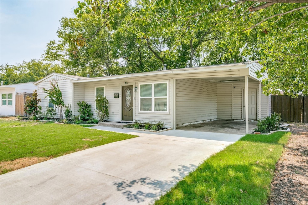 1002 Shawnee Trace, Grand Prairie, TX 75051 - photo 1