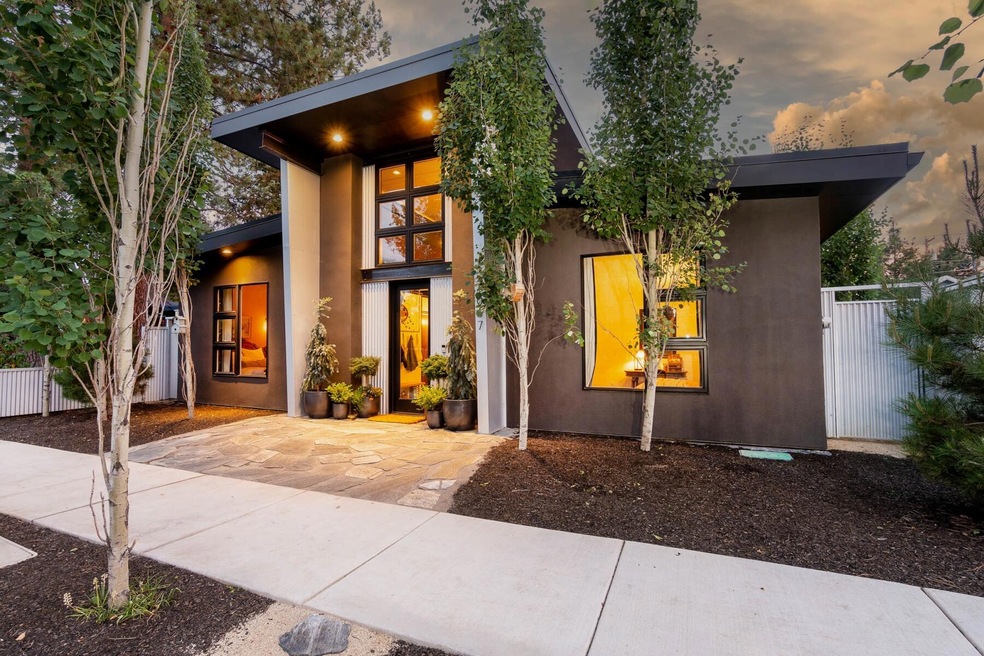 1067 NW Albany Ave, Bend, OR 97701 - photo 1