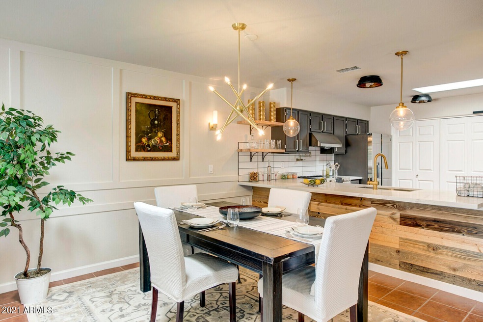 13_1413_N_Oak_St__10_mls
