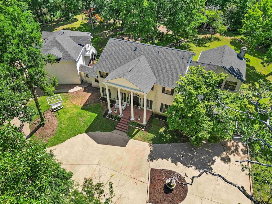 Pending $699,000
