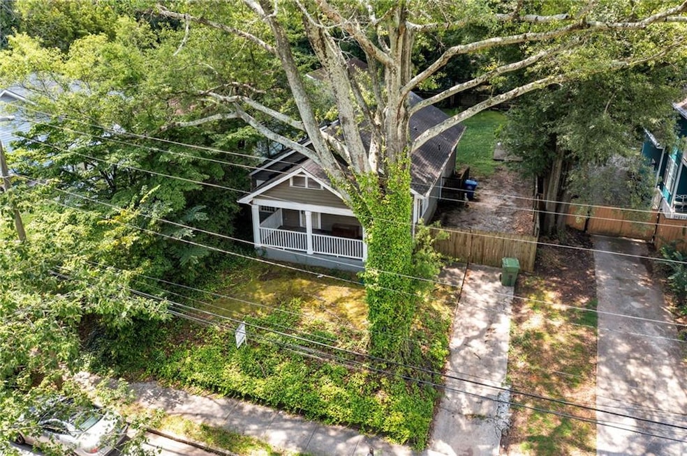 Bungalow with private driveway