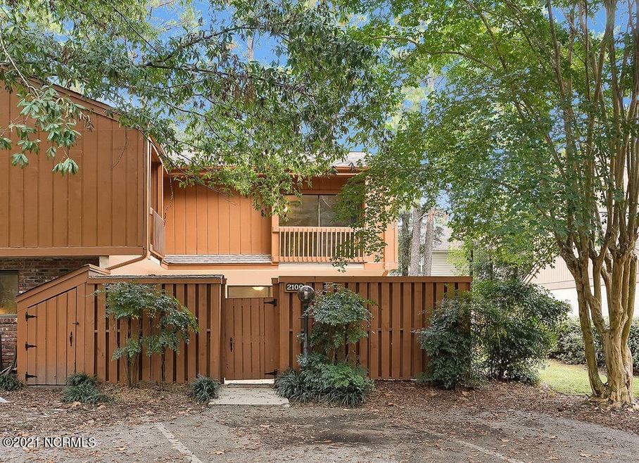 2100AlbertCircle-01