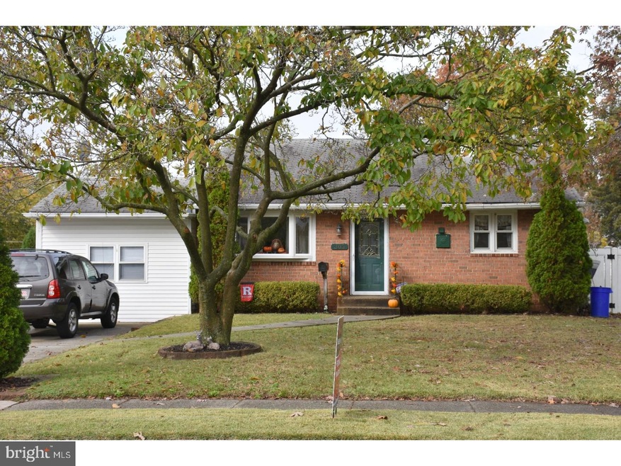 305 Maple Ave, Gloucester City, NJ 08030 - photo 1