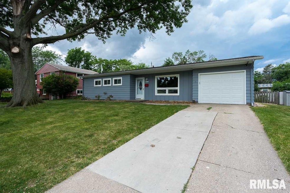 1504 Lakewood Dr, Bettendorf, IA 52722 - photo 1