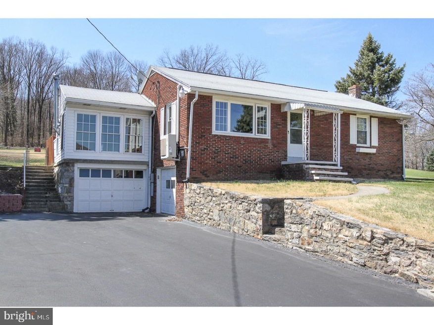 516 Spring Valley Rd, Reading, PA 19604 - photo 1