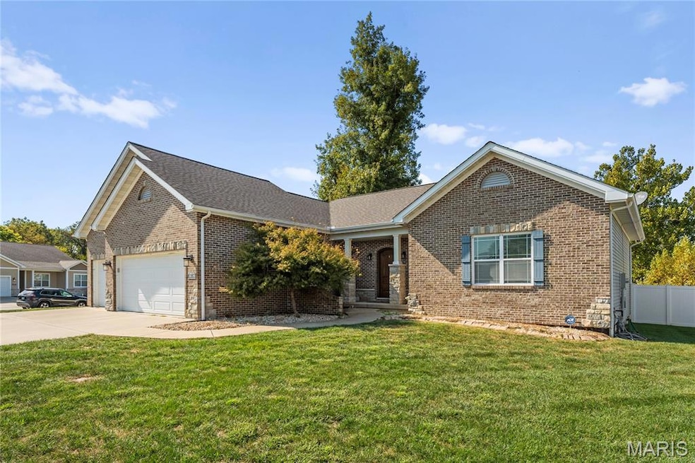 901 Ambercrombie Square Ct, O Fallon, IL 62269 - photo 1