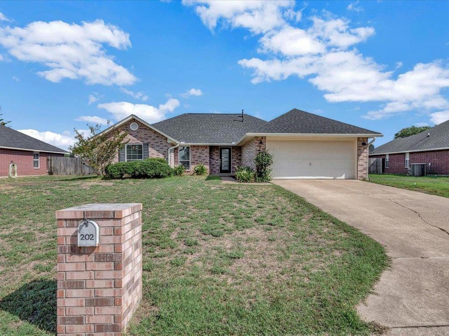 202 Sandalwood St, Lufkin, TX 75904 - photo 1