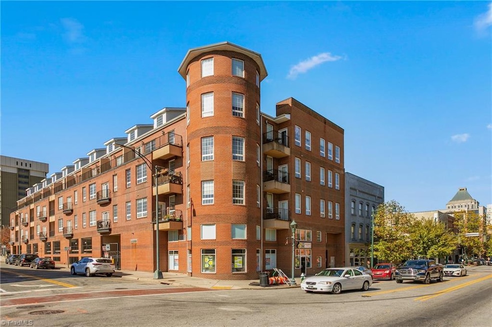 360 S Elm St unit 204, Greensboro, NC 27401 - photo 1