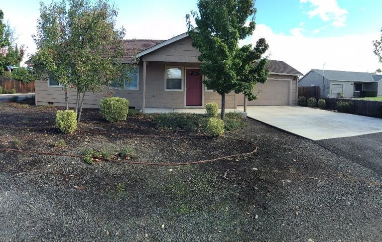 2366 Corona Ave, Medford, OR 97504 - photo 1