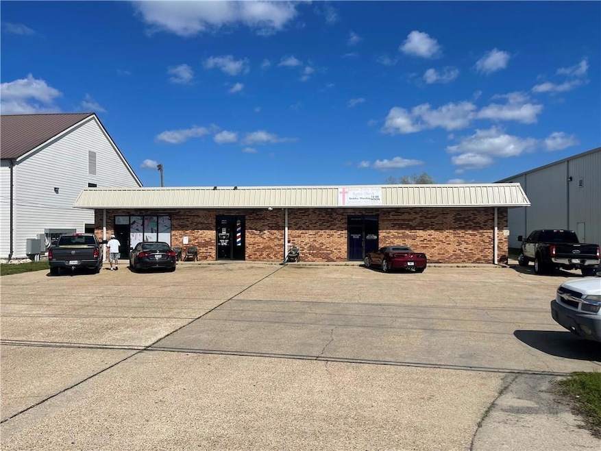 2832 W Airline Hwy, Laplace, LA 70068 - photo 1