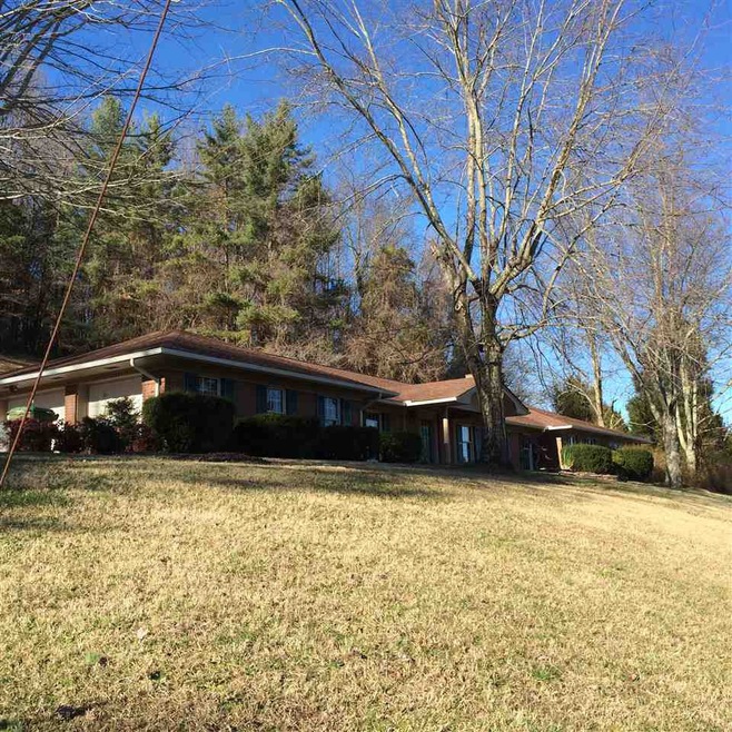 1415 Doyal Dr, Morristown, TN 37814 - photo 1