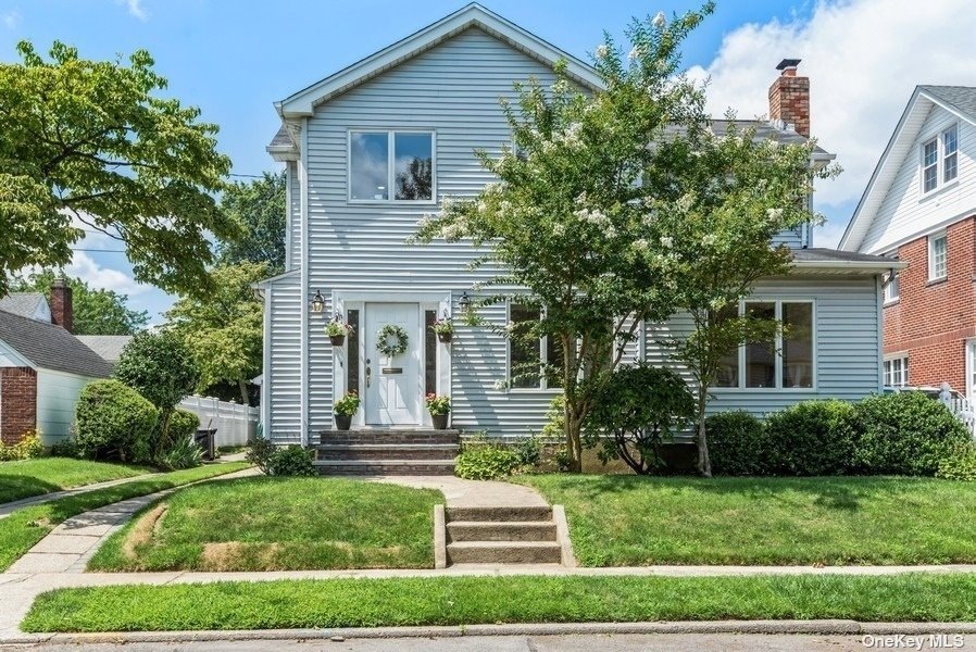 10 Clover Ave, Floral Park, NY 11001 - photo 1