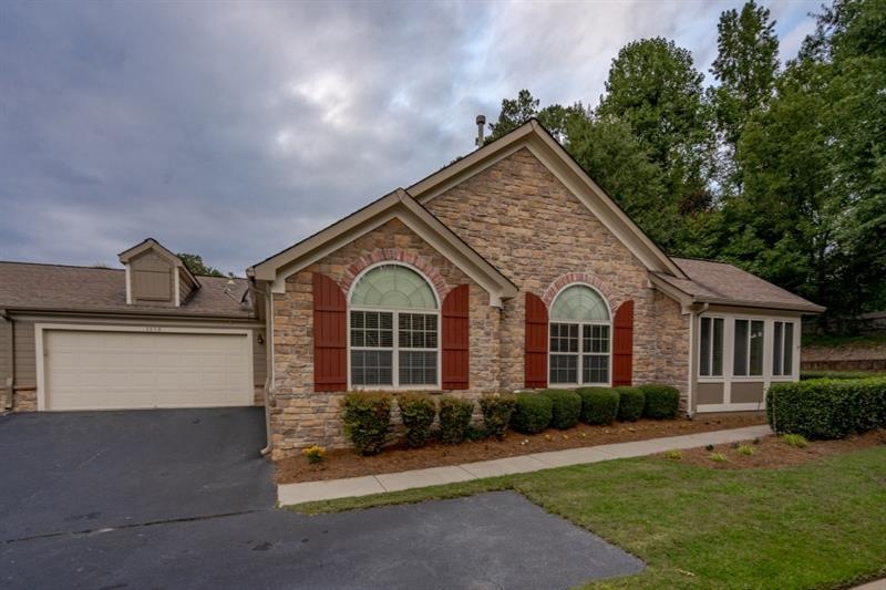 Great end unit with a 2 car garage.