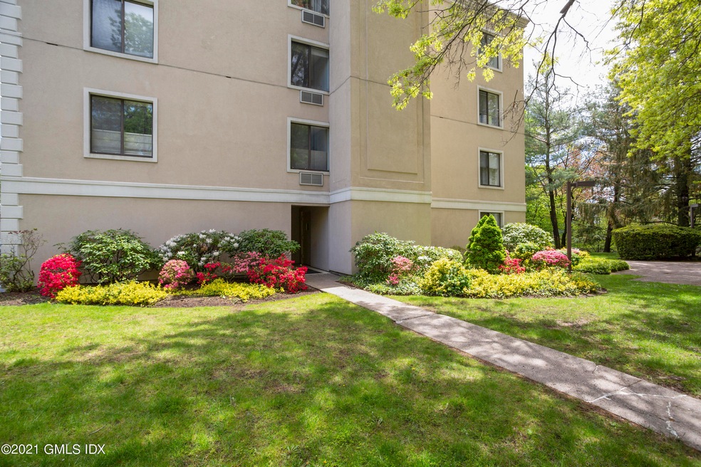Greenwich Green unit 107, Old Greenwich, CT 06870 - photo 1