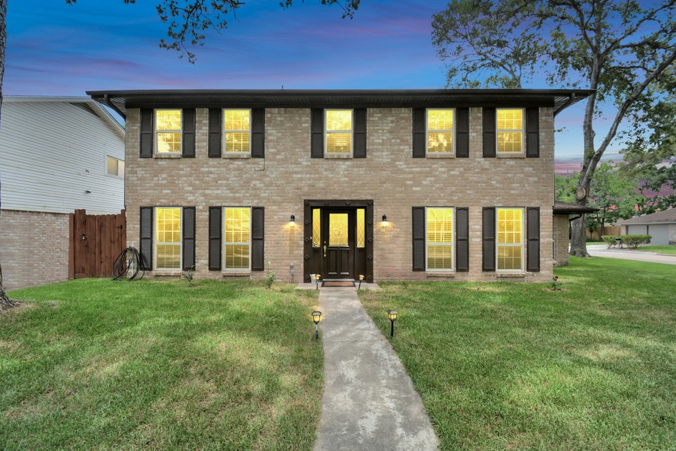 7211 Bayou Oaks Dr, Houston, TX 77088 - photo 1